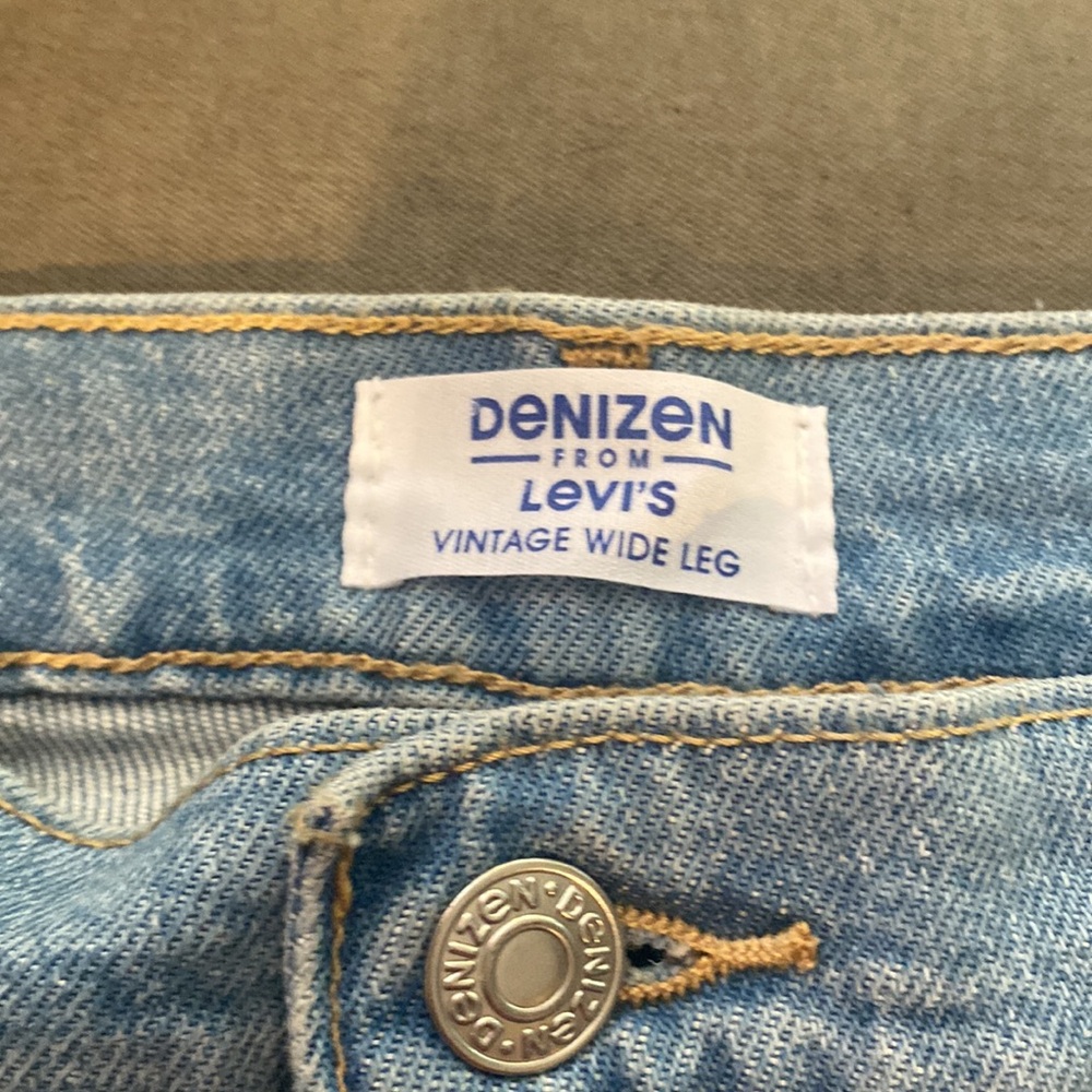 Woman’s light blue jeans size 10 - Picture 5 of 5